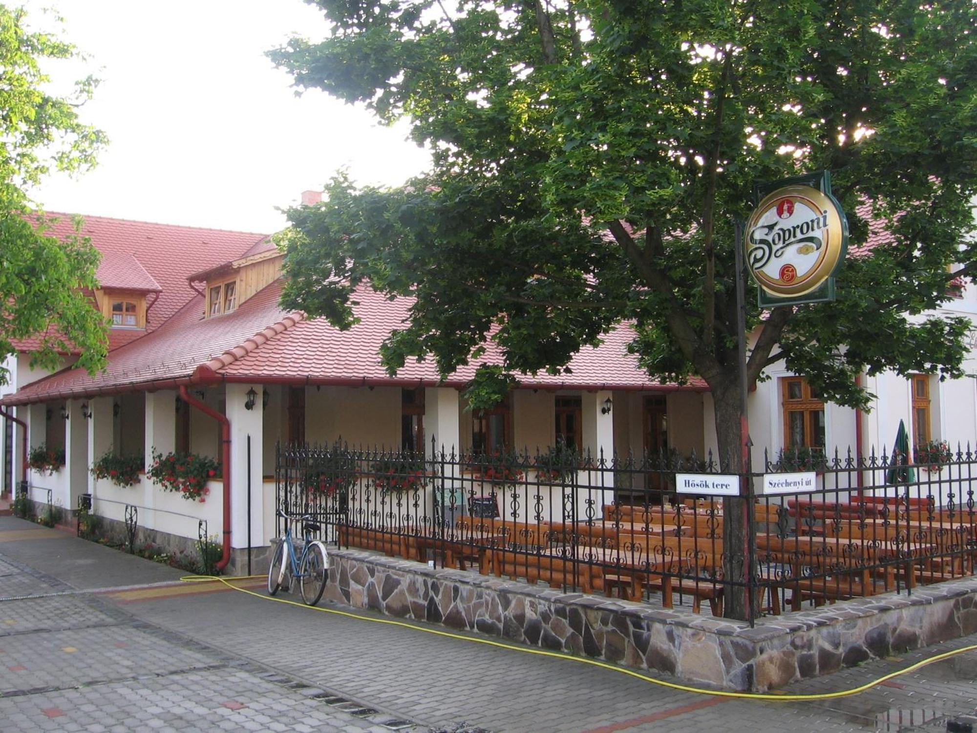 Racz Fogado Hotel Kisoroszi Bagian luar foto