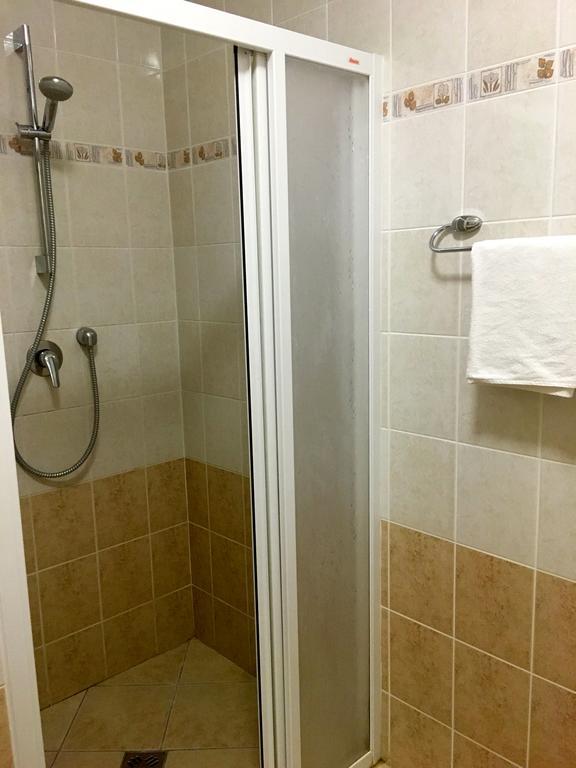Racz Fogado Hotel Kisoroszi Bagian luar foto
