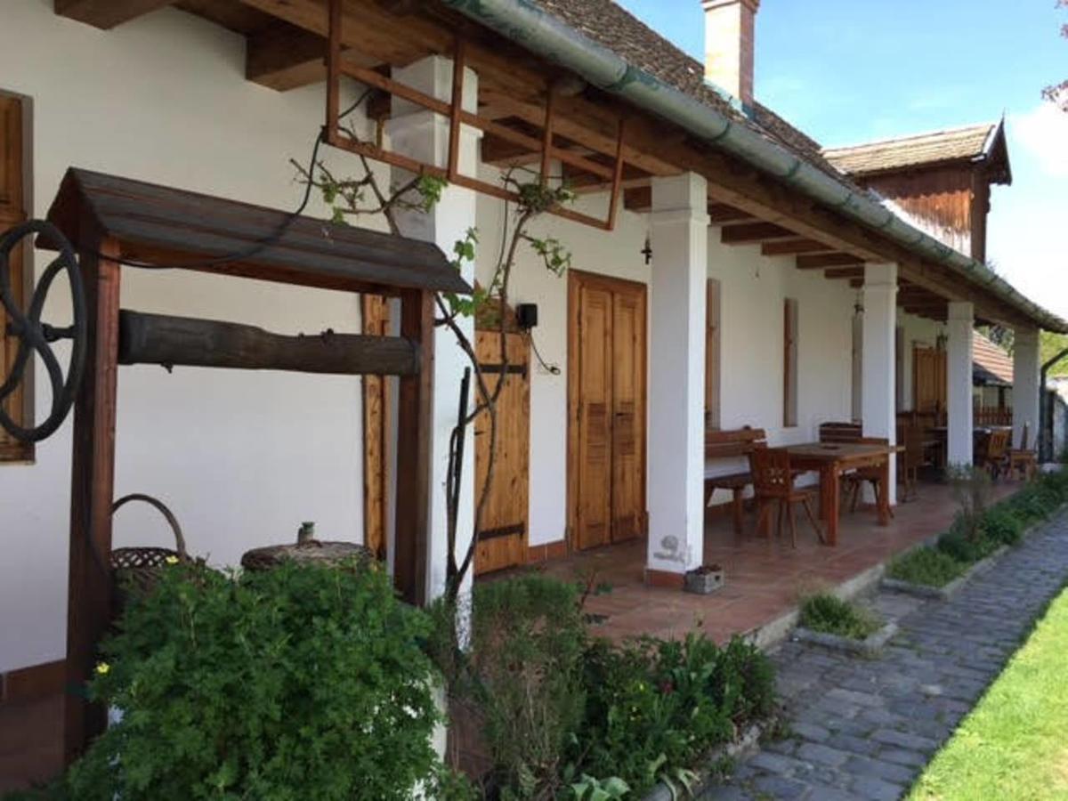 Racz Fogado Hotel Kisoroszi Bagian luar foto