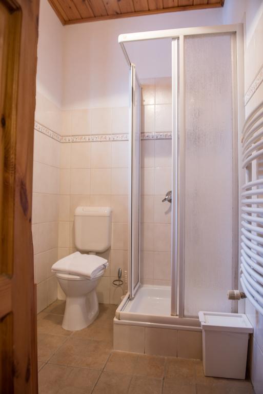 Racz Fogado Hotel Kisoroszi Bagian luar foto