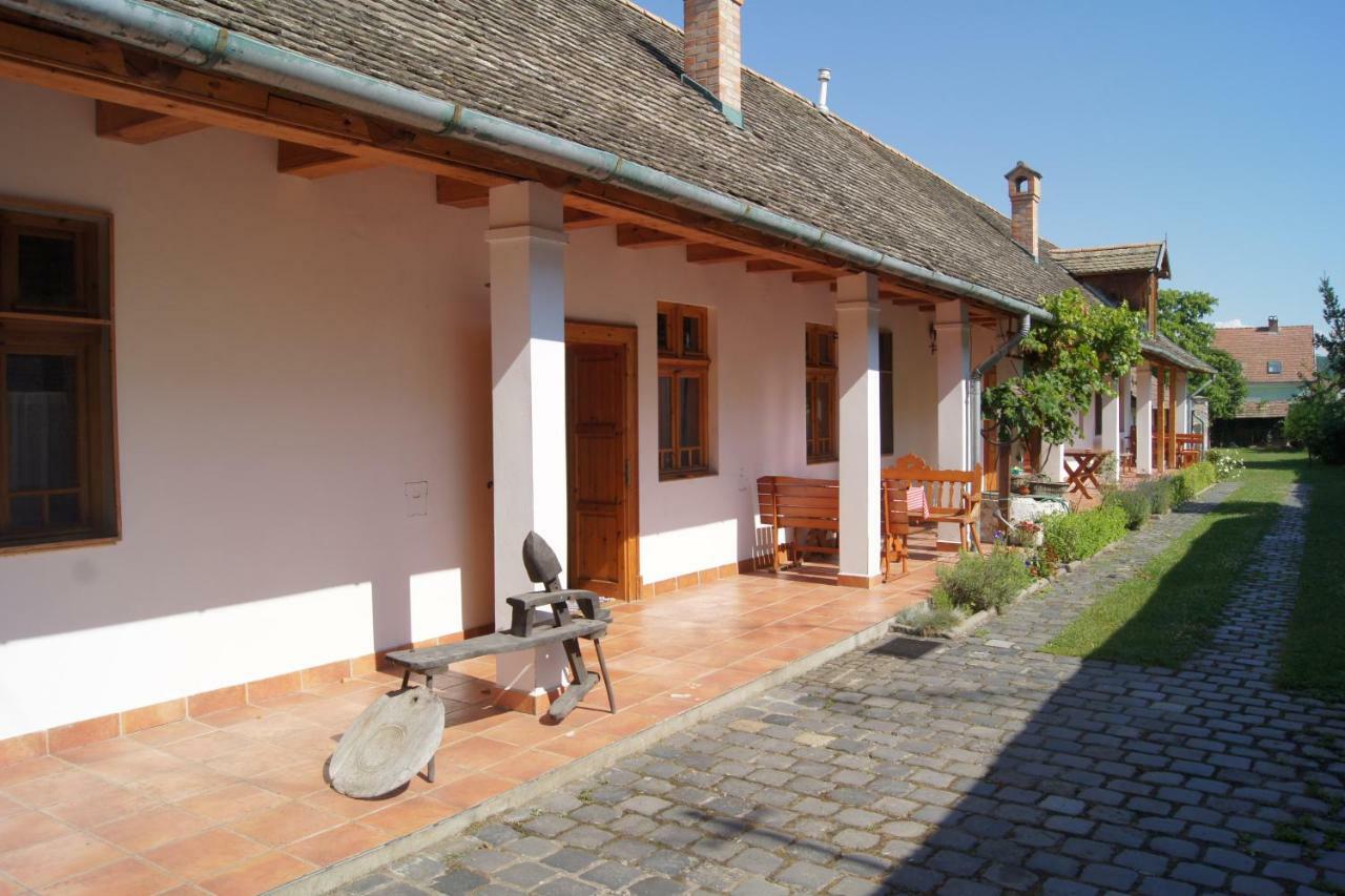 Racz Fogado Hotel Kisoroszi Bagian luar foto